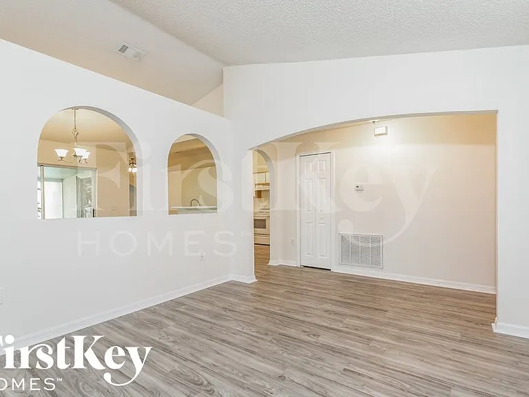 1517 Fairlight St NW — Photo 4