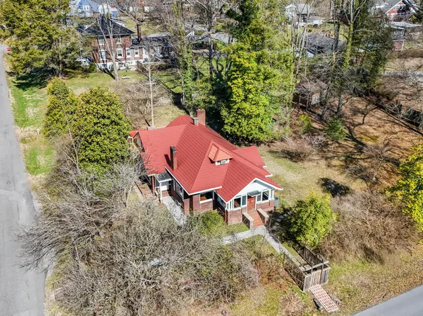 17 Wyandotte Ave W, Big Stone Gap, VA 24219