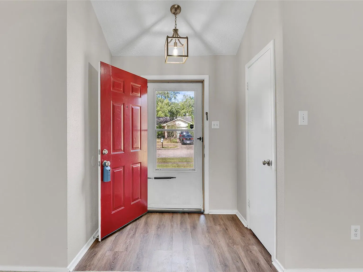 2 bed, 1.0 bath, 1040 sqft, $1,800 — Photo 4