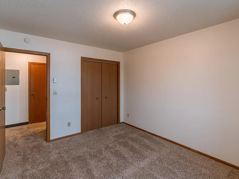 Fargo, ND Sargent Apartments | Bedroom
