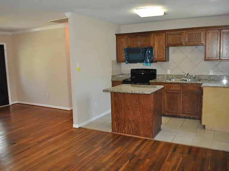 10214 Chesterfield Dr — Photo 12