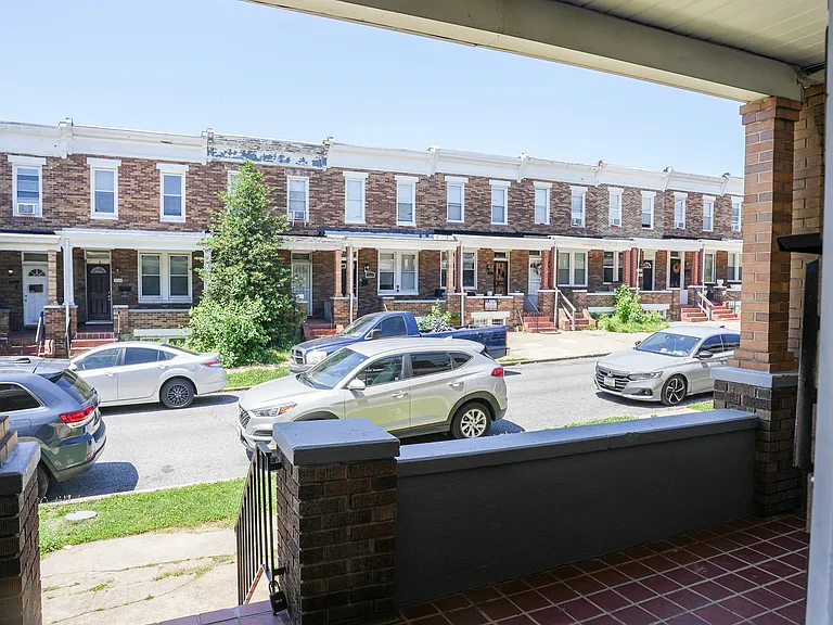 Kenyon Ave — Photo 2