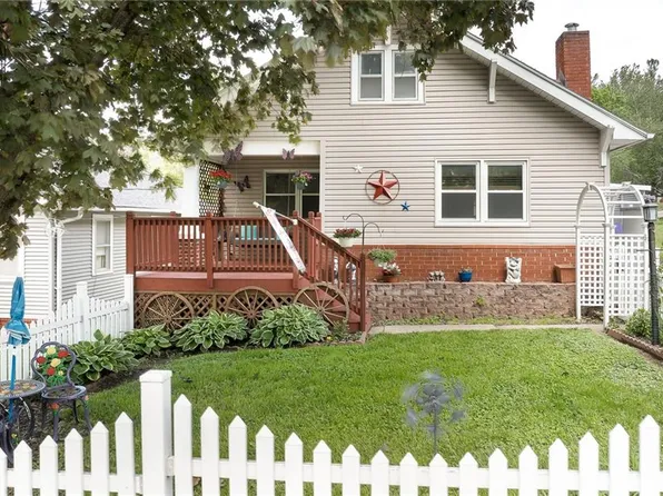 2913 Gene Field Rd, Saint Joseph, MO 64506