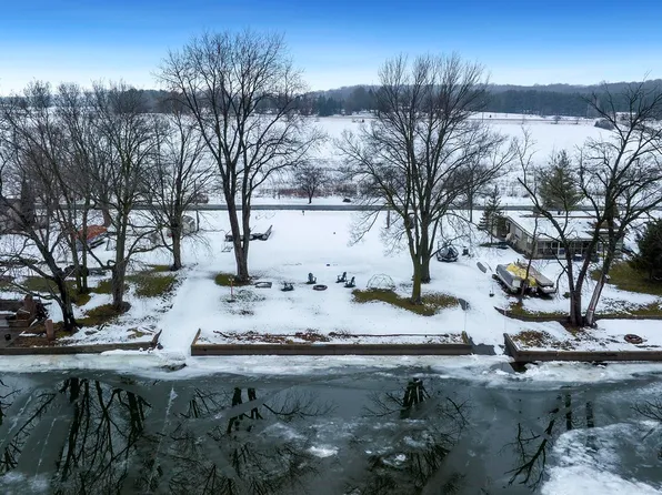 6215 N River Dr, Oregon, IL 61061