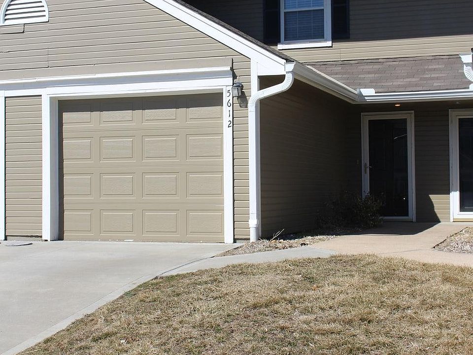 Front elevation w/garage
