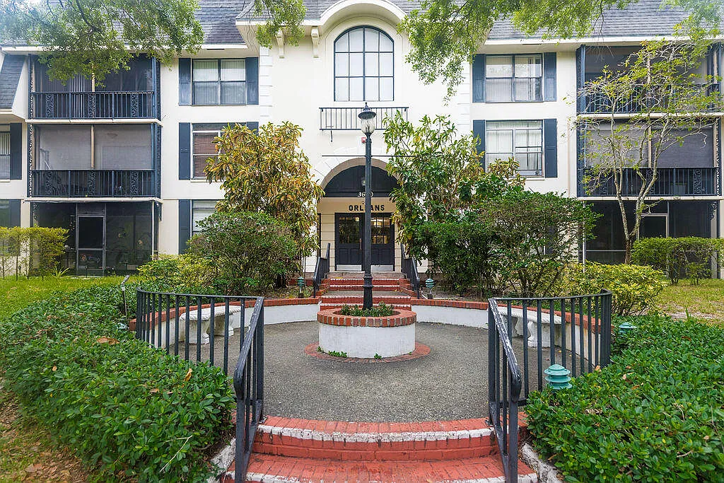 2 bed, 2.0 bath, 1150 sqft, $1,975 — Photo 2