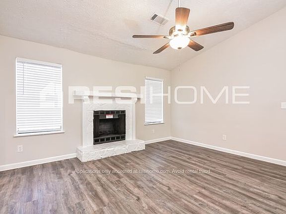 3rd image of 6093 Creekford Dr