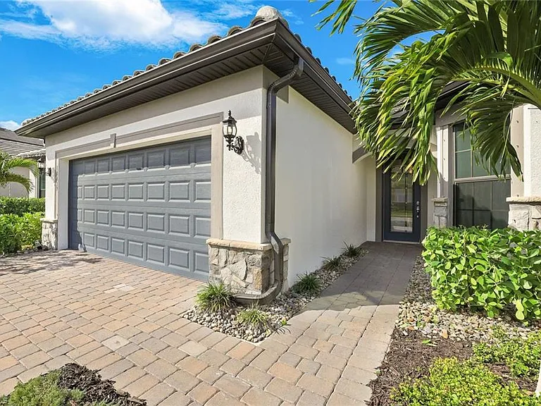 10439 Ventana Ln — Photo 2