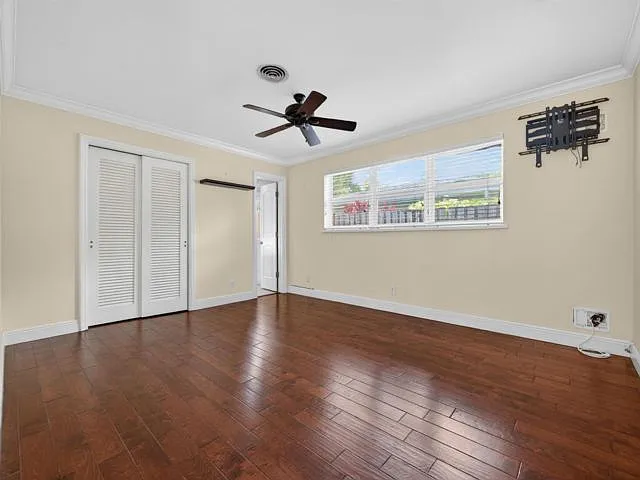 701 SW 5th St — Photo 4