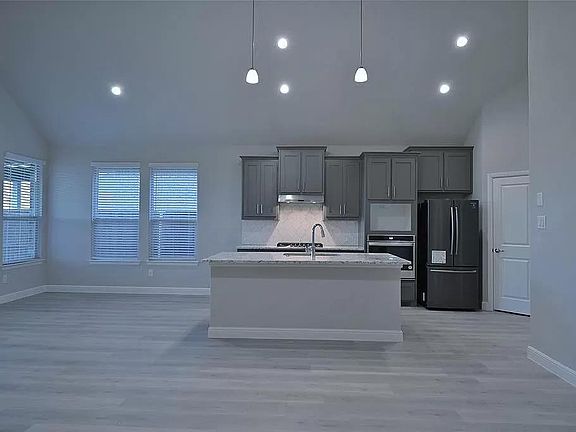 4th image of 1025 Pitch Pine St
