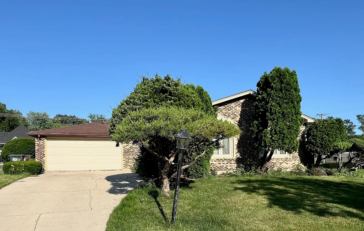 18921 Oakwood Ct photo 1