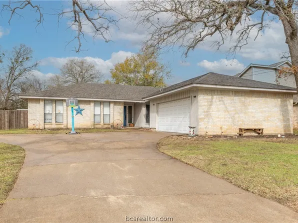 3706 Valley Oaks Dr, Bryan, TX 77802