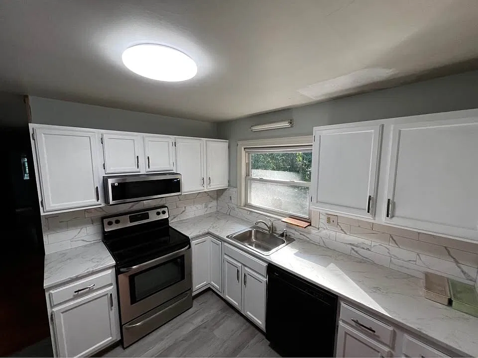 2 bed, 976 sqft, $2,650 — Photo 2