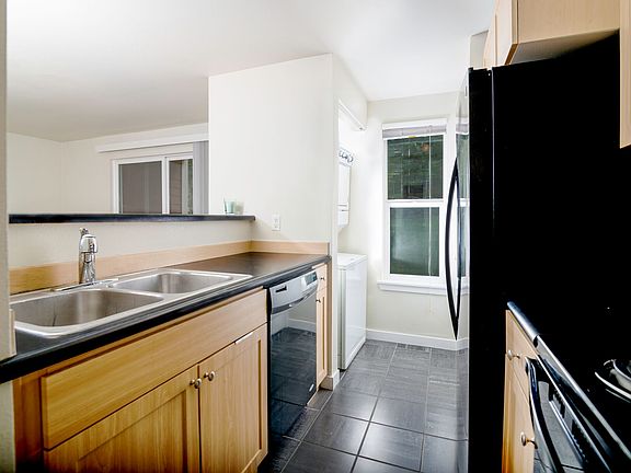 3rd image of 14128 NE 181st Pl APT K105