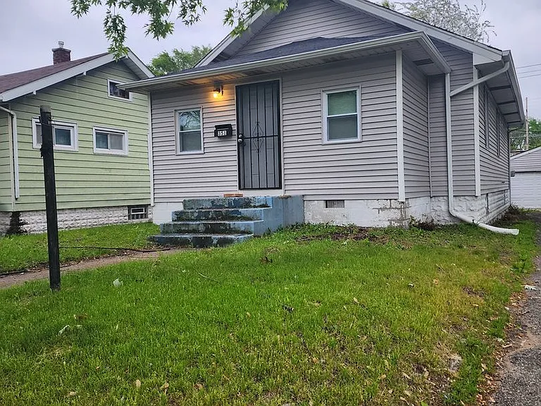 351 Porter St — Photo 1