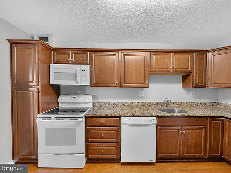 8350 Greensboro Dr #422 — Photo 16