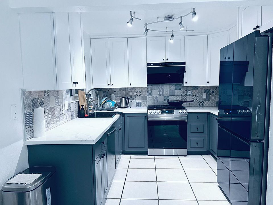 1st image of 5084 Plaza Corona