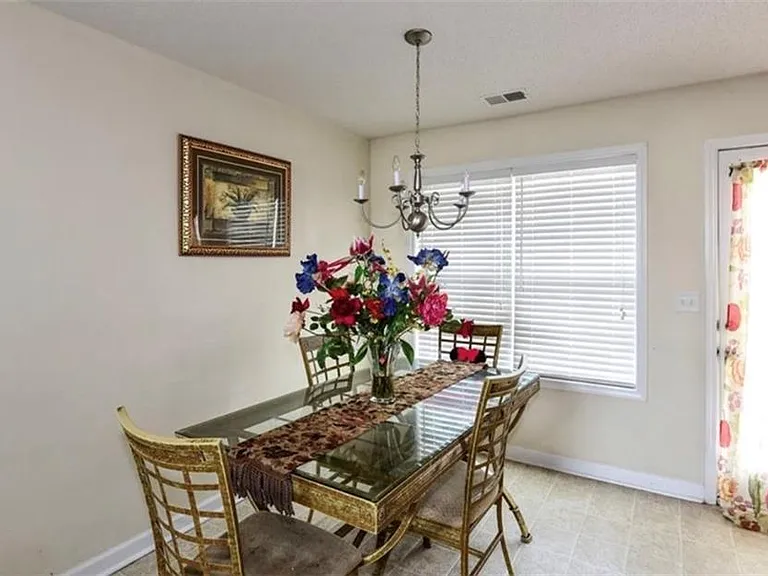324 Greystone Pkwy — Photo 8