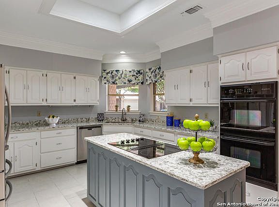 4th image of 7 Bromwich Ct