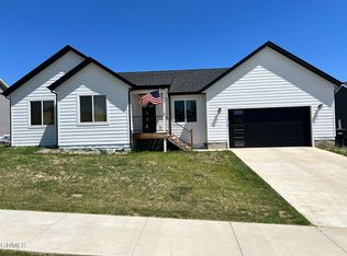 1116 Tara Ln SW, Watford City, ND 58854