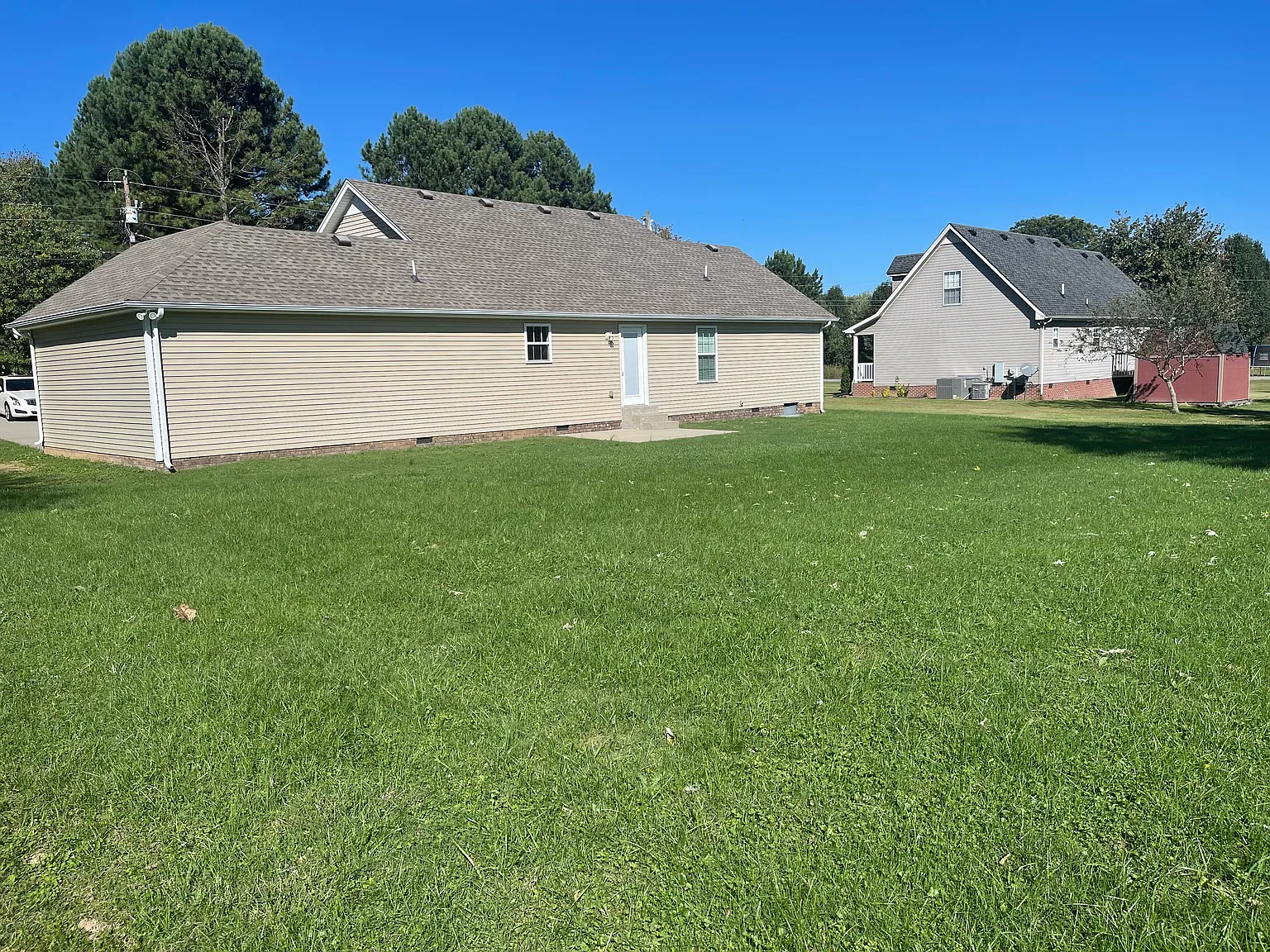 3 bed, 1328 sqft, $1,995 — Photo 2