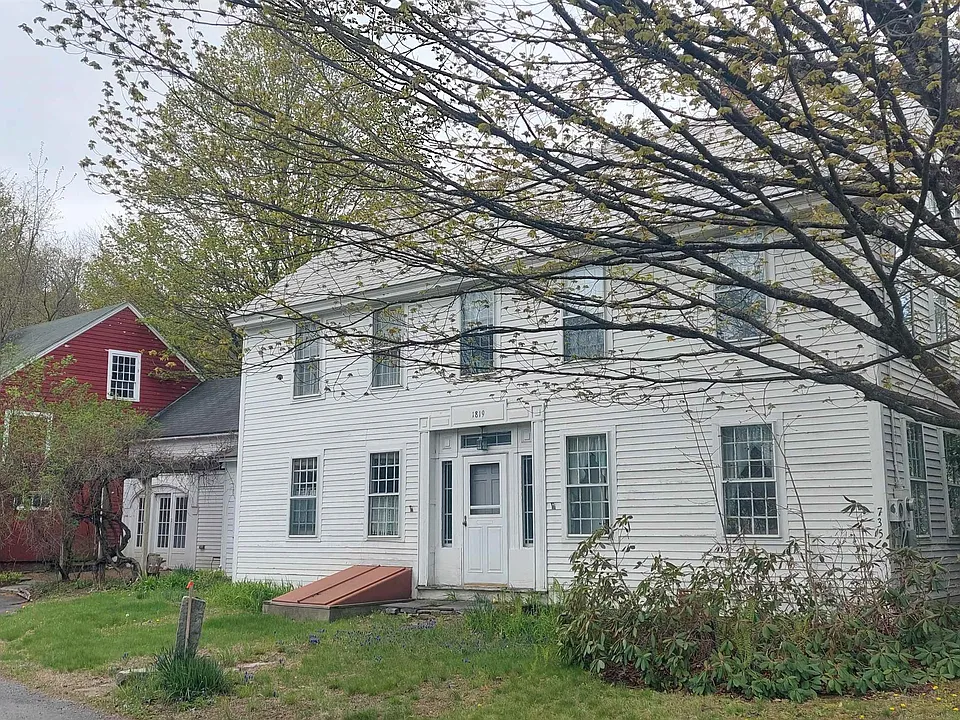 735 Main St