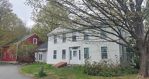 735 Main St Photo 1