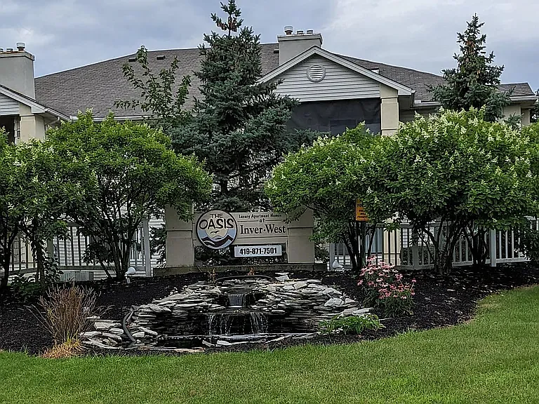 Oasis Apartments — Photo 1