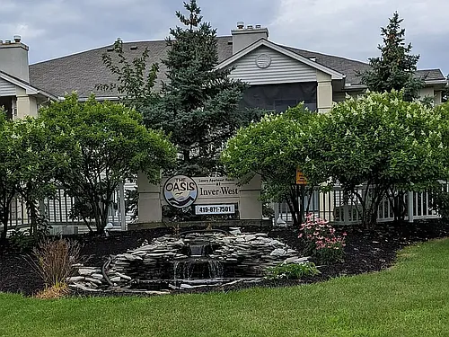 Oasis Apartments Photo 1
