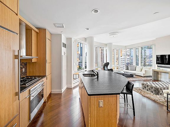5th image of 70 Little St W Unit 12B