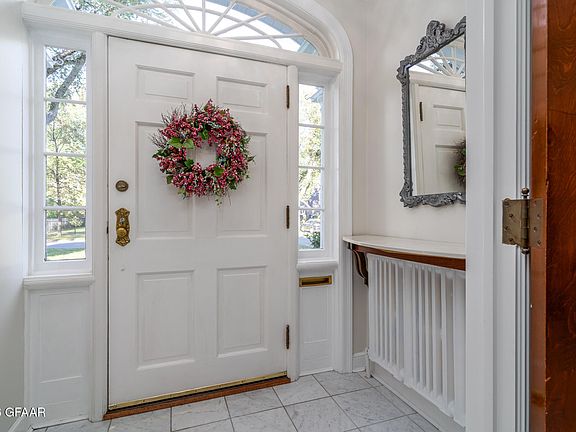 4th image of 1125 Reeves Dr