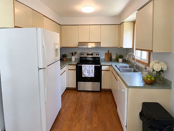 2nd image of 3 Walbridge Ct