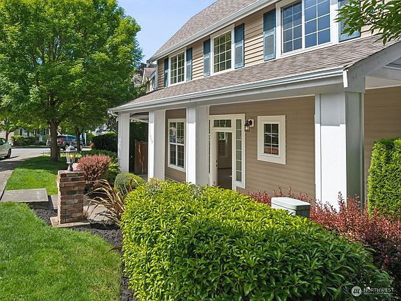 2nd image of 713 La Grande Boulevard