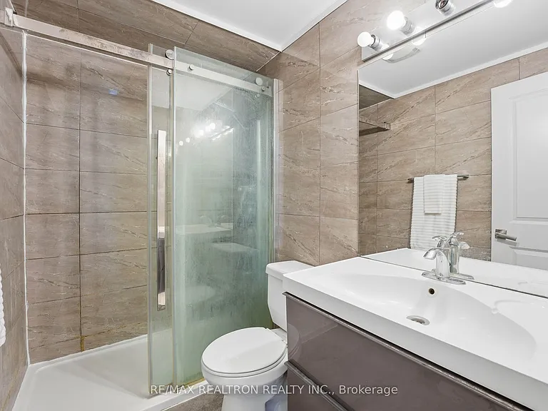 117 Cardinal Cres #UPPER — Photo 33
