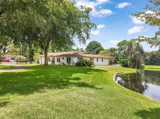 11121 SW 40th Ct, Davie, FL 33328