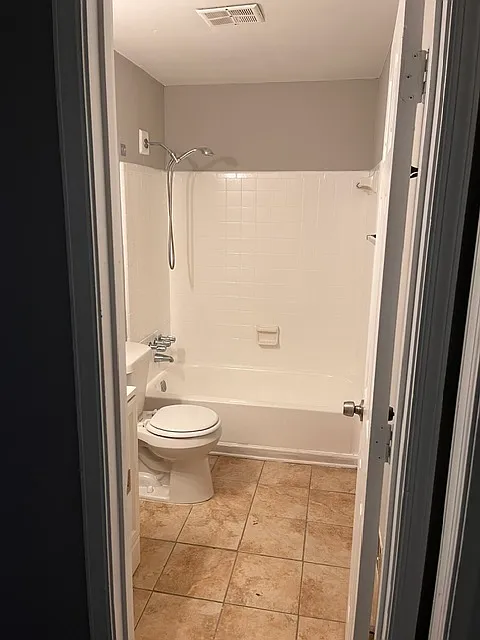 2 bed, 1.5 bath, 1012 sqft, $1,495 — Photo 2