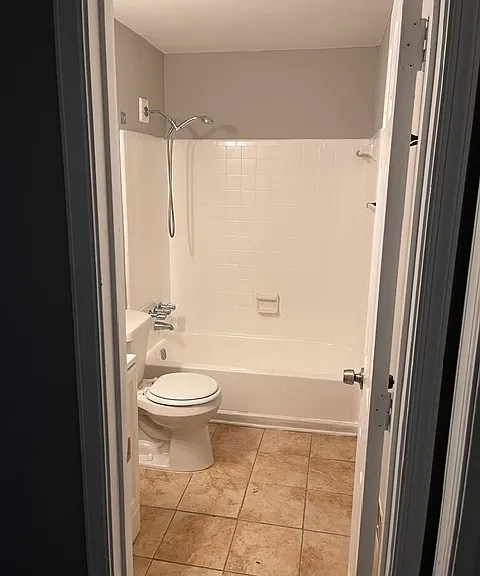 140 Hunters Ln #C — Photo 2