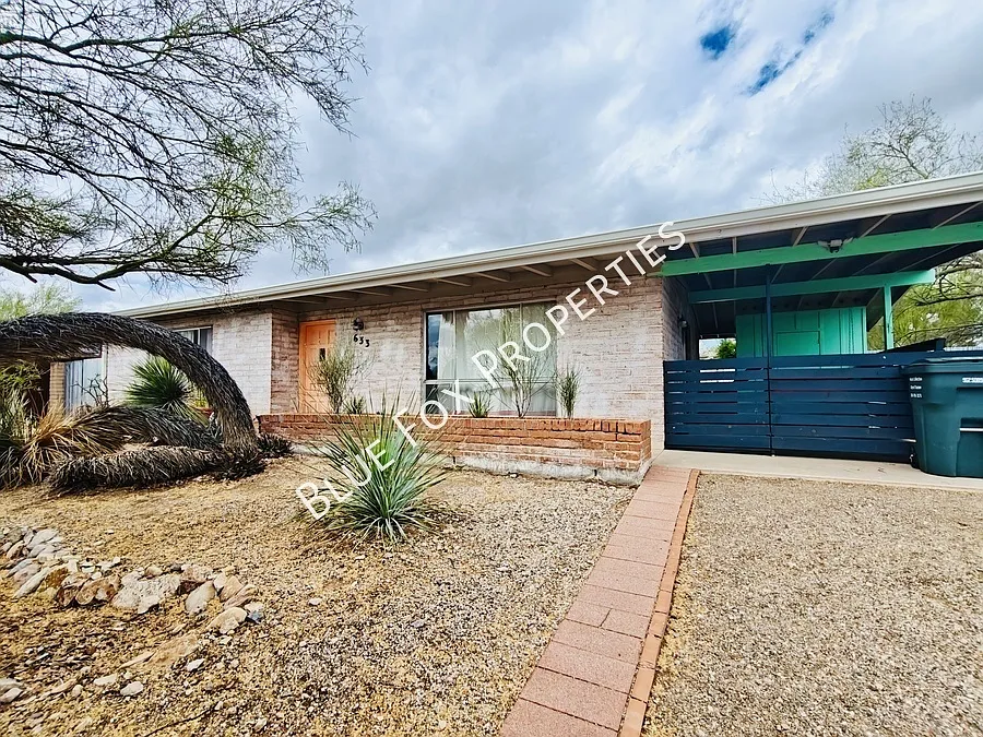 Building Photo - 633 N Avenida Calma