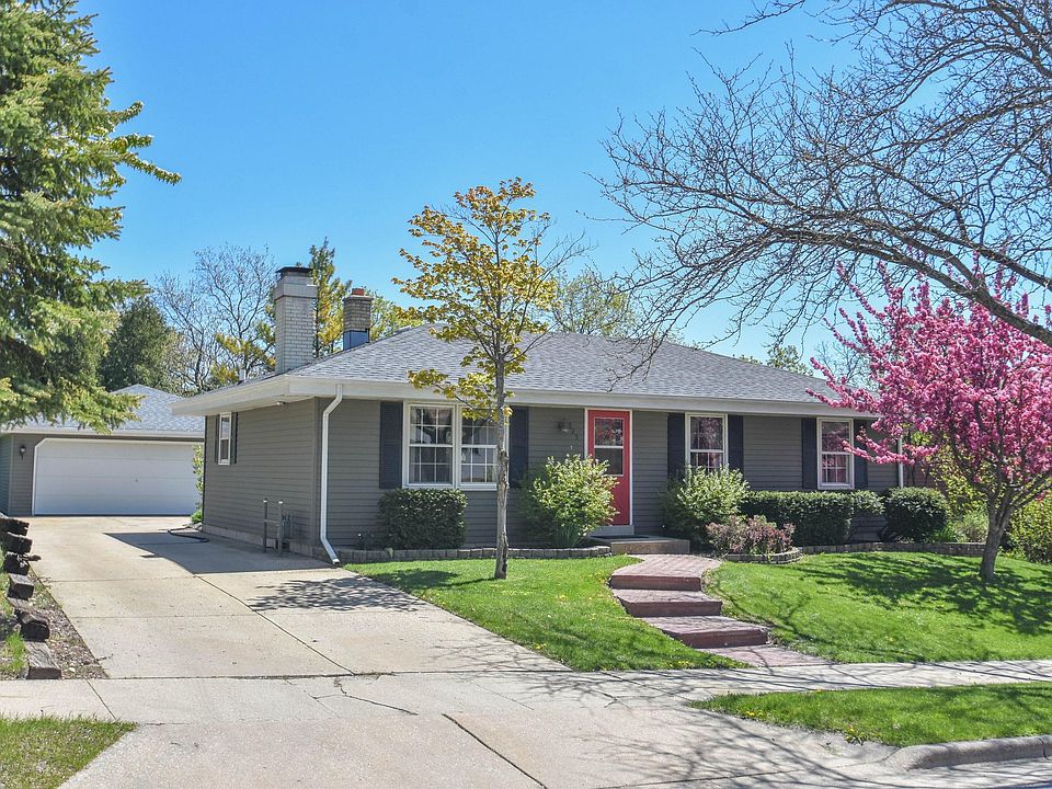 1st image of 825 Briar Hill Dr