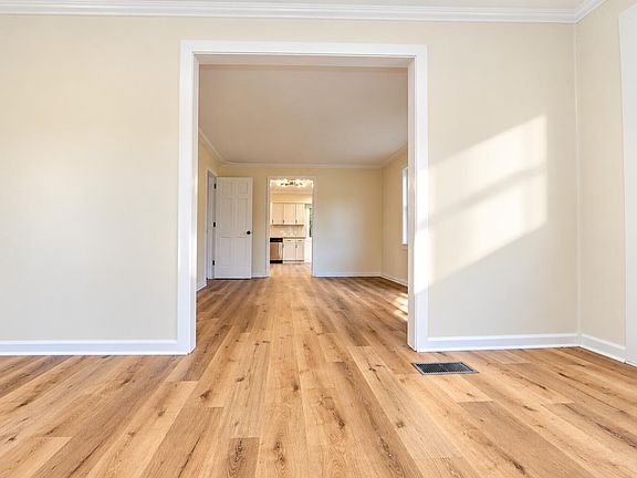5th image of 3356 52nd St SW