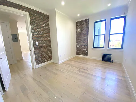 Rented by EXR | media 30