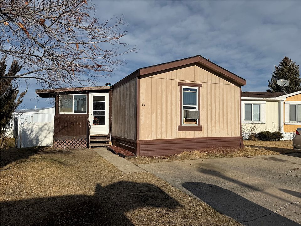 1st image of 3805 7th St NE Trailer 17