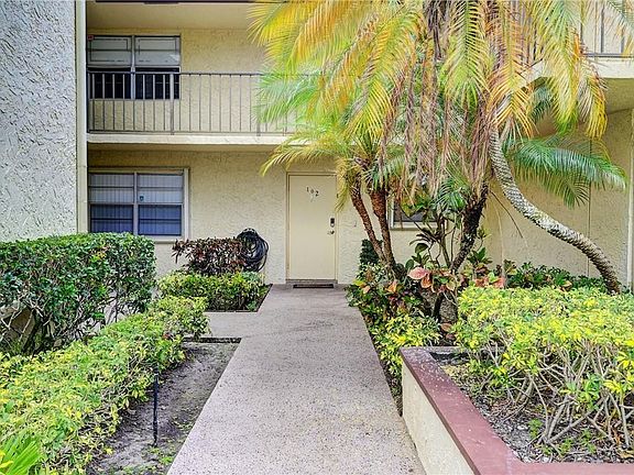 4th image of 8770 Holly Court #102