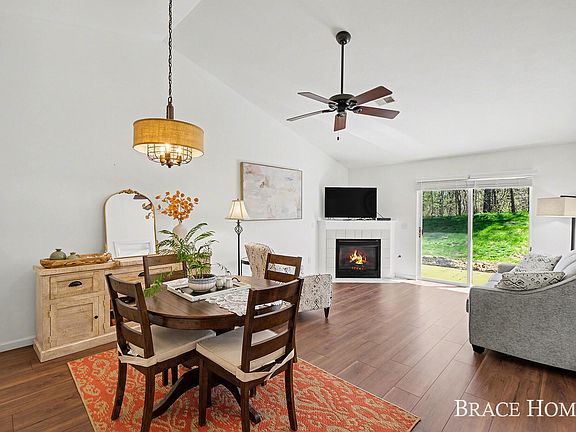 5th image of 3369 Clear Vista Ct NE