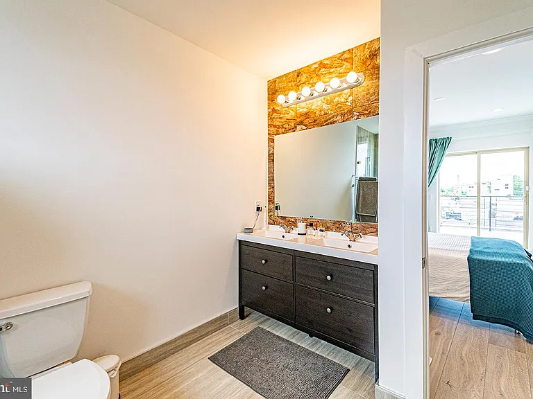 2137 Cross St — Photo 16