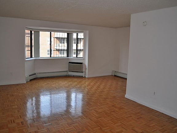 2nd image of 14026 Franklin Ave APT 2D