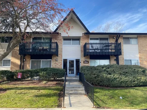 17 Kingery Quarter #A, Willowbrook, IL 60527