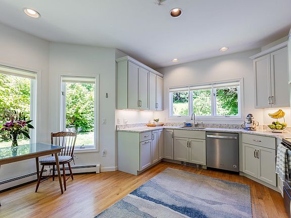 4th image of 48 Berrill Farms Lane