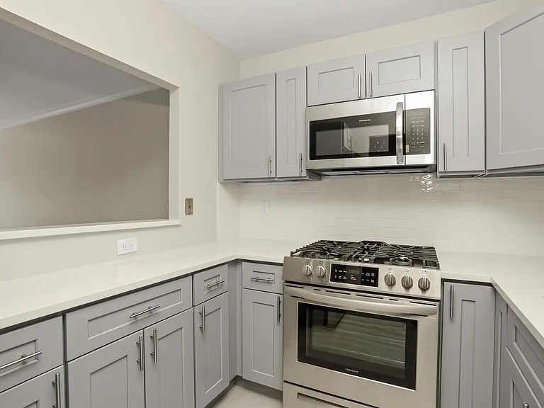3 Consulate Dr #4F — Photo 16