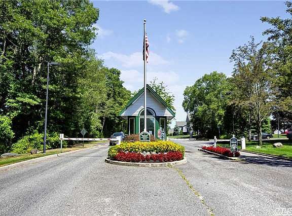 3rd image of 81 Eric Dr